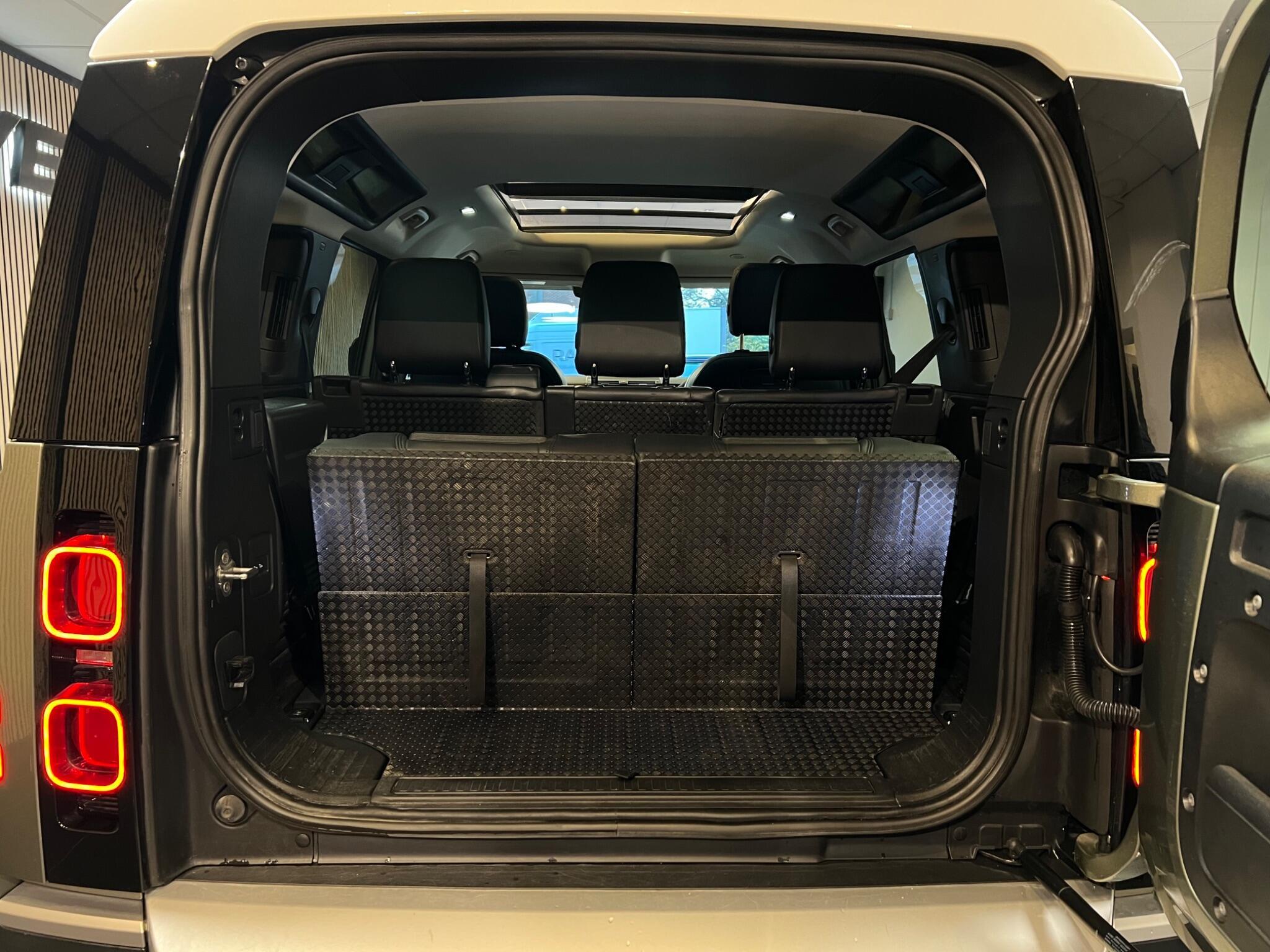 Land Rover Defender 110